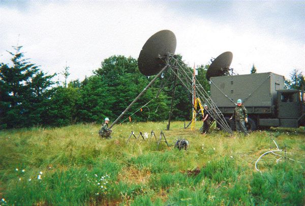 Setting up a TRC-170 at Rainier Relay, June 2001. (L-R) SRA Bomber, SSgt Carpenter, SRA Janssen.